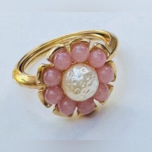 1973 Avon Moonlustre Pink And White Beaded Goldtone Cocktail Flower Ring